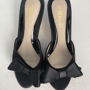BLACK SATIN PEEP TOE PUMP